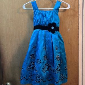 Jona Michelle blue formal dress with black flowers, size 7 child’s